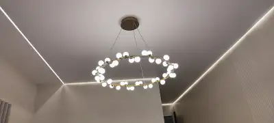 Уход за натяжным потолком — чем и как мыть полотно