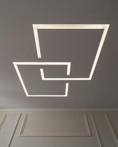 Тренды натяжных потолков 2026 — световые линии и природные оттенки