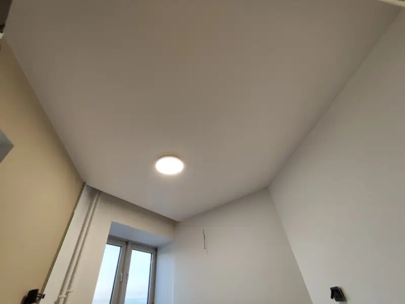 Натяжной потолок в спальне — после монтажа