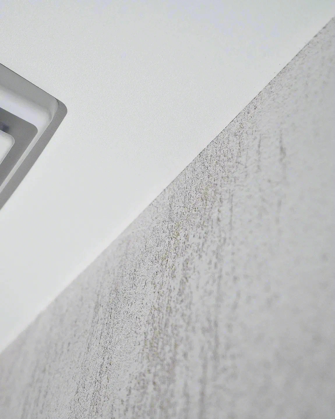 Бесщелевой потолок без видимого багета — фото установки в Иркутске