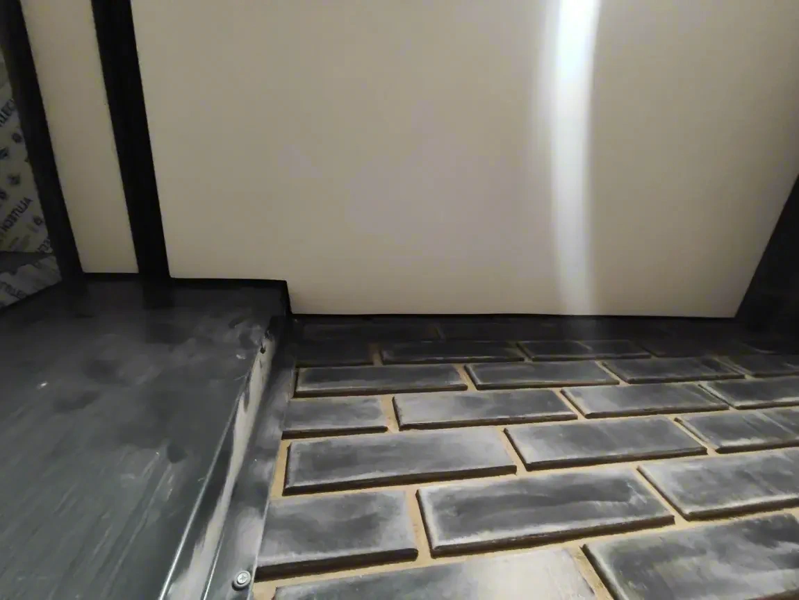 Электрокарниз в натяжном потолке — установка в Иркутске