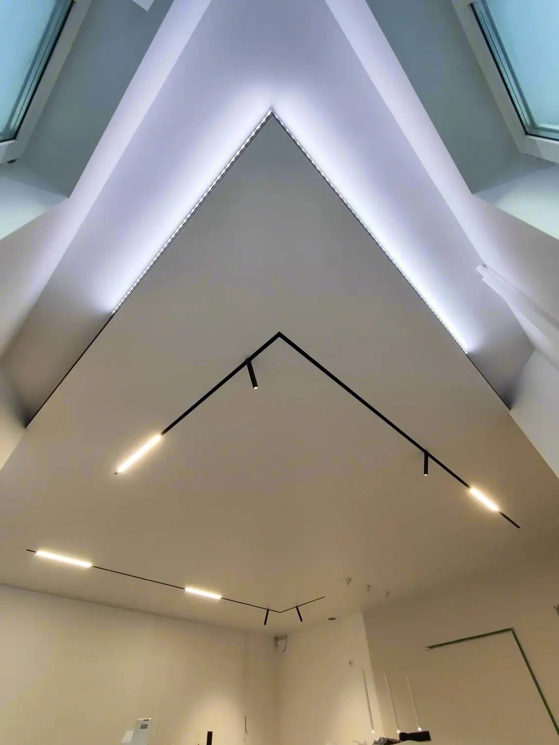 Скрытый карниз — шторы от потолка в Иркутске