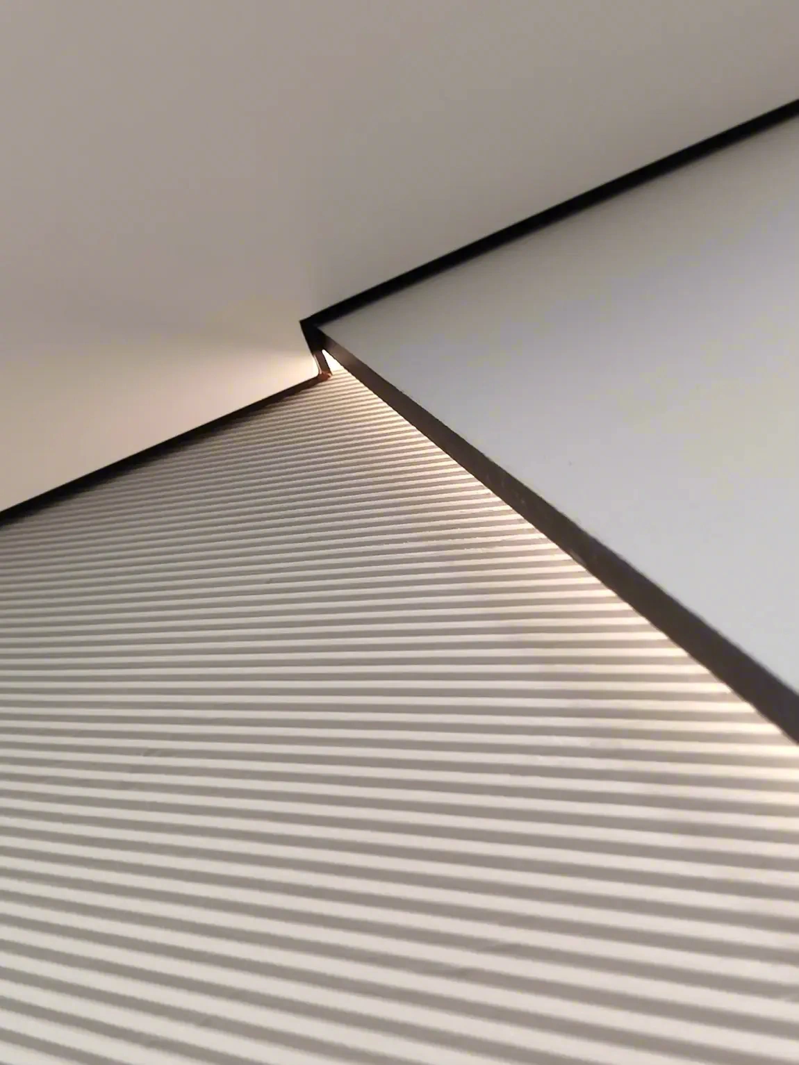 Классический матовый натяжной потолок — фото