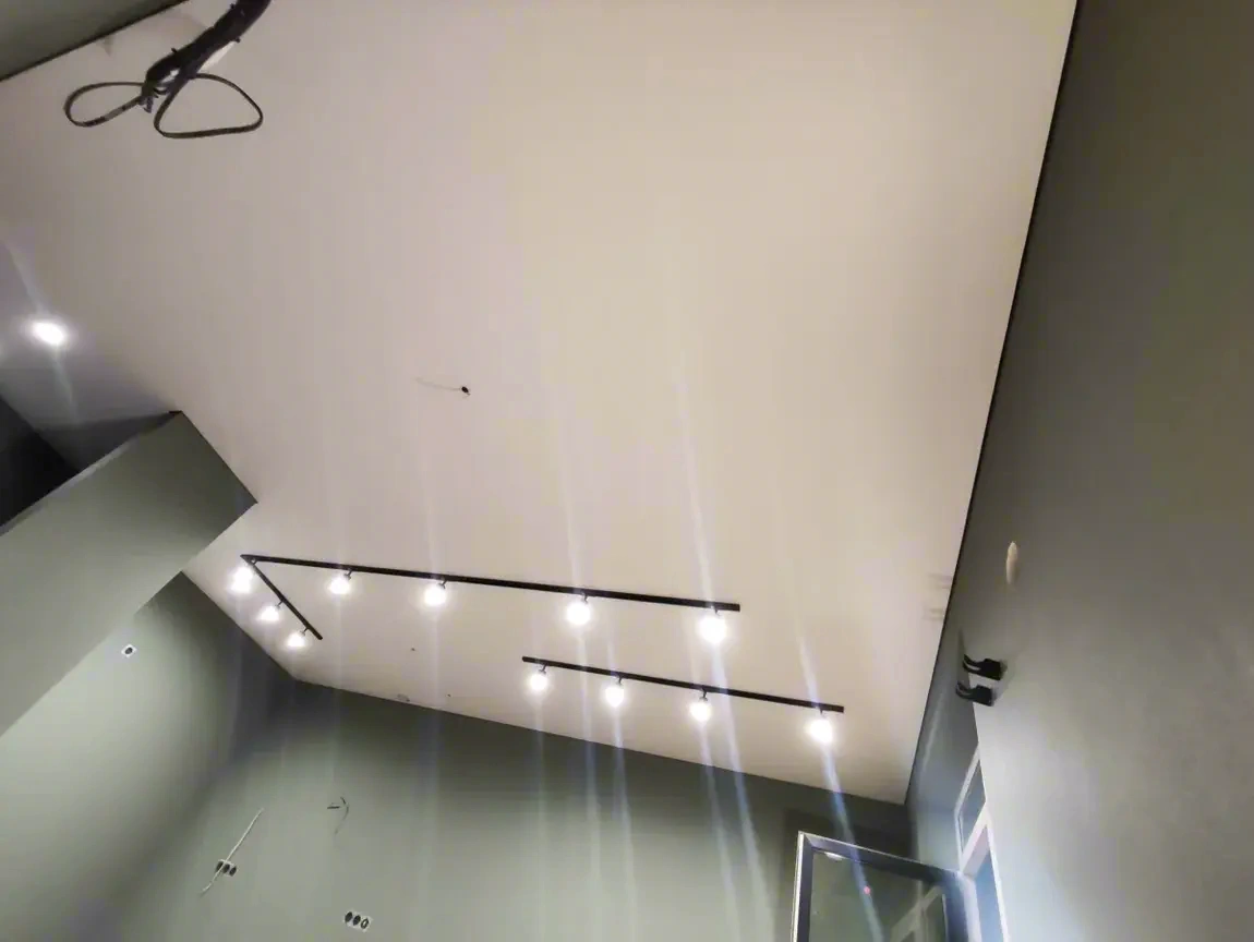 Матовый натяжной потолок — аккуратный монтаж в Иркутске