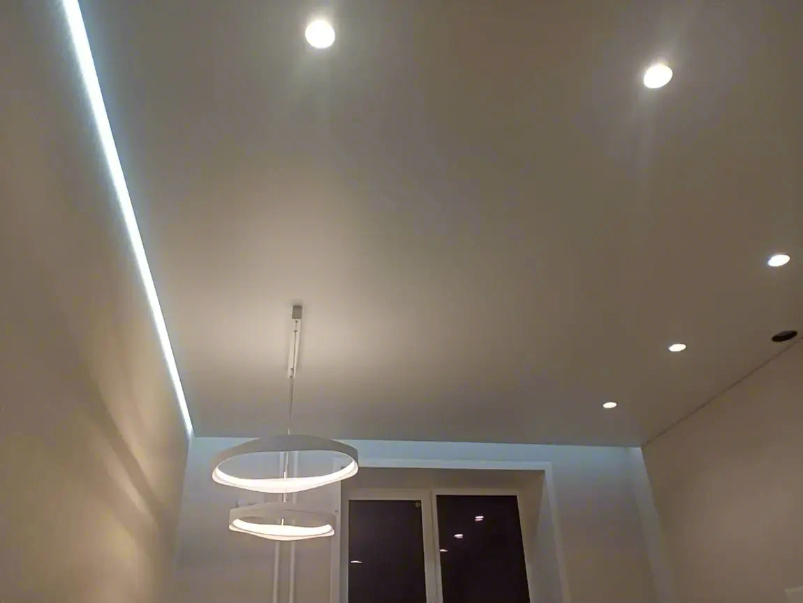 Парящий натяжной потолок в Иркутске — работа №1