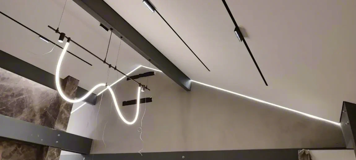 Потолок с парящим эффектом в квартире — Иркутск