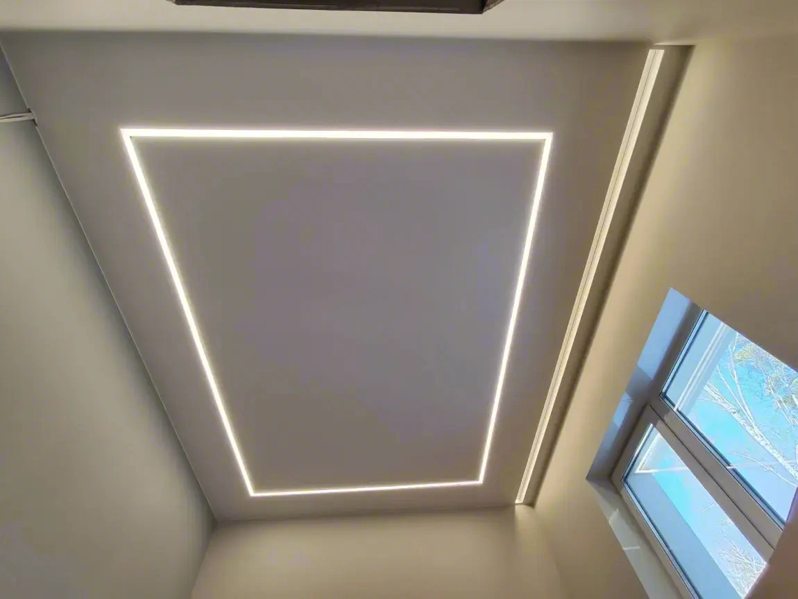 Сатиновый натяжной потолок — элегантный вид в интерьере