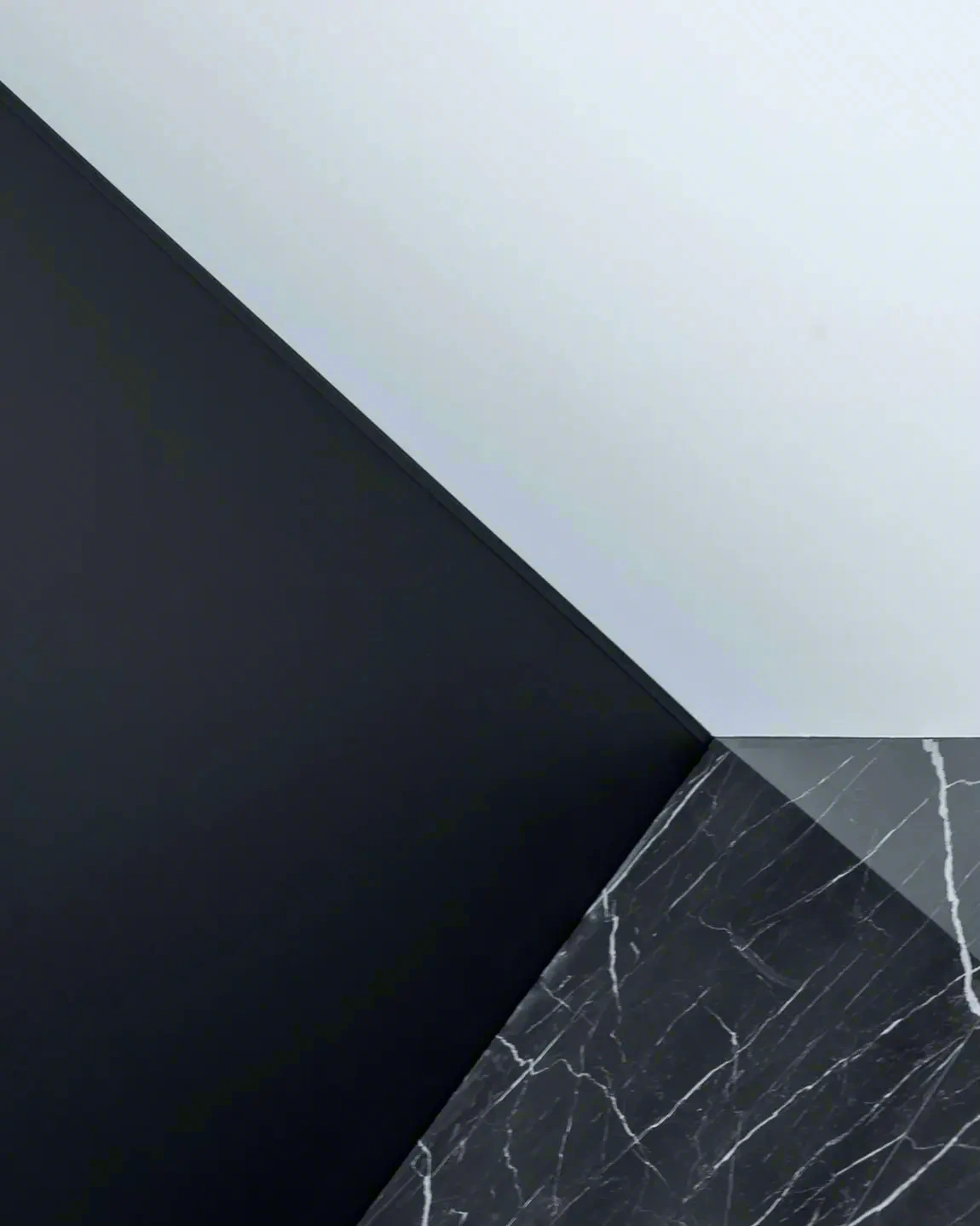 Двухцветный натяжной потолок со вставкой — Иркутск