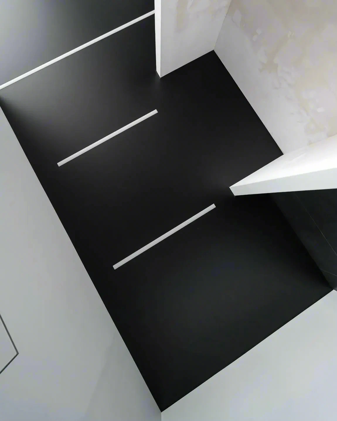 Двухцветный натяжной потолок со вставкой — Иркутск