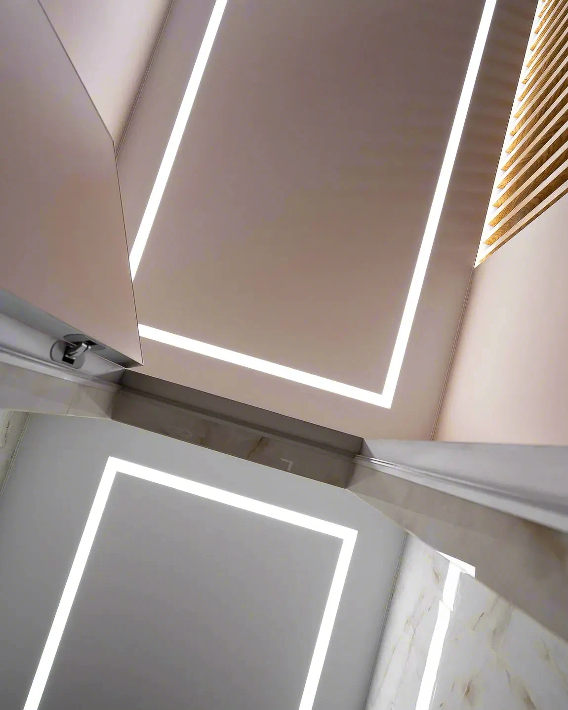 Световые линии на натяжном потолке в Иркутске — работа №15