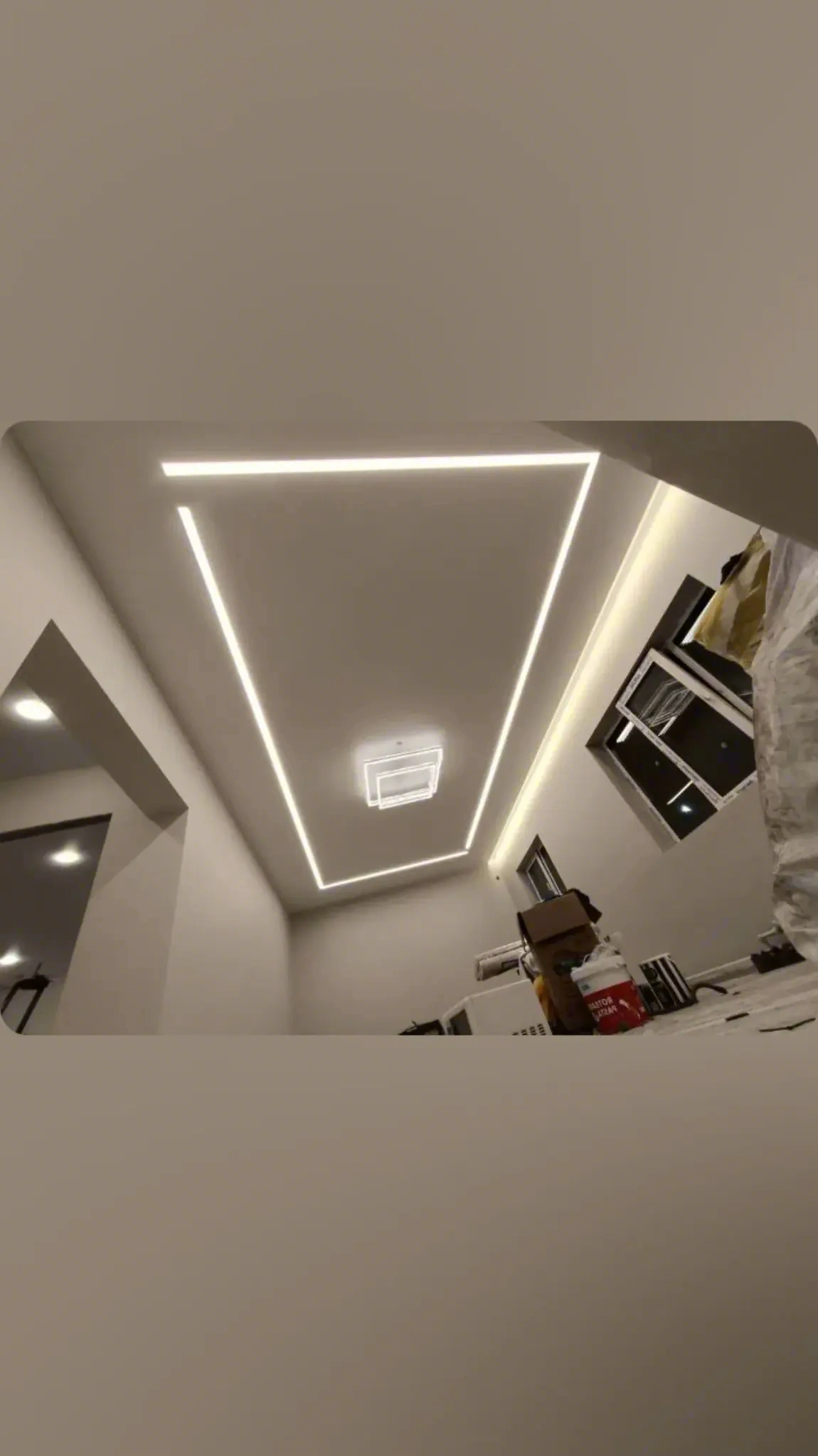 LED-линии на натяжном потолке — дизайнерское освещение в Иркутске