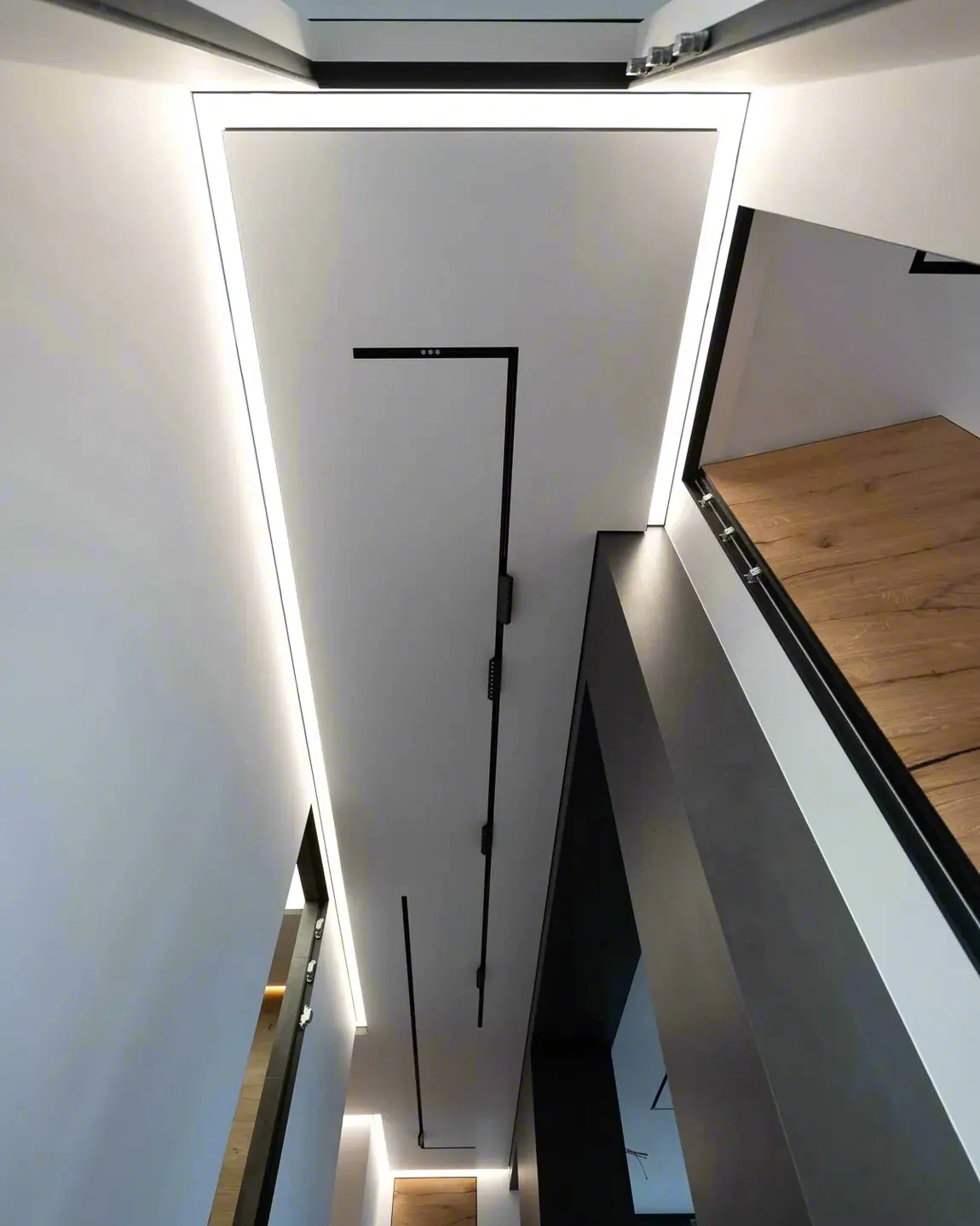 LED-линии на натяжном потолке — дизайнерское освещение в Иркутске