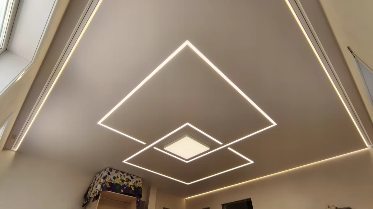 Световые линии на натяжном потолке — работа №39