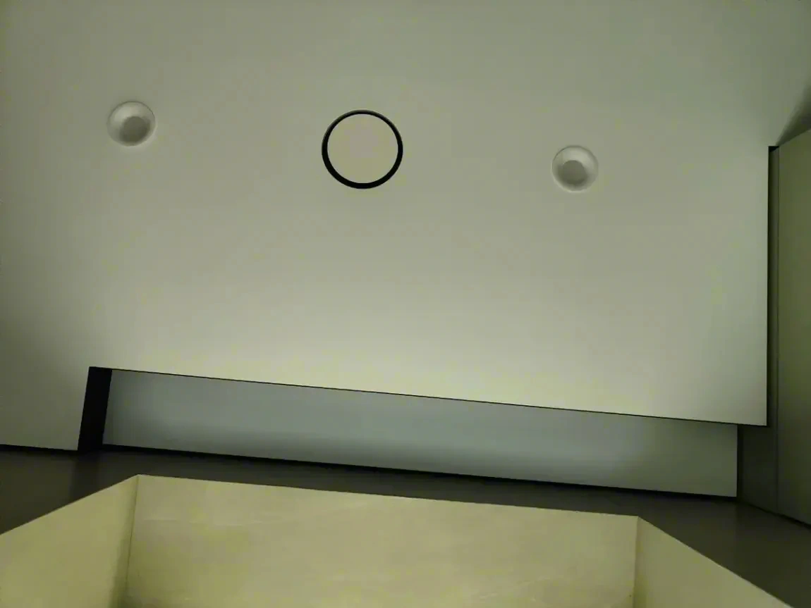 Натяжной потолок с теневым профилем — фото работы