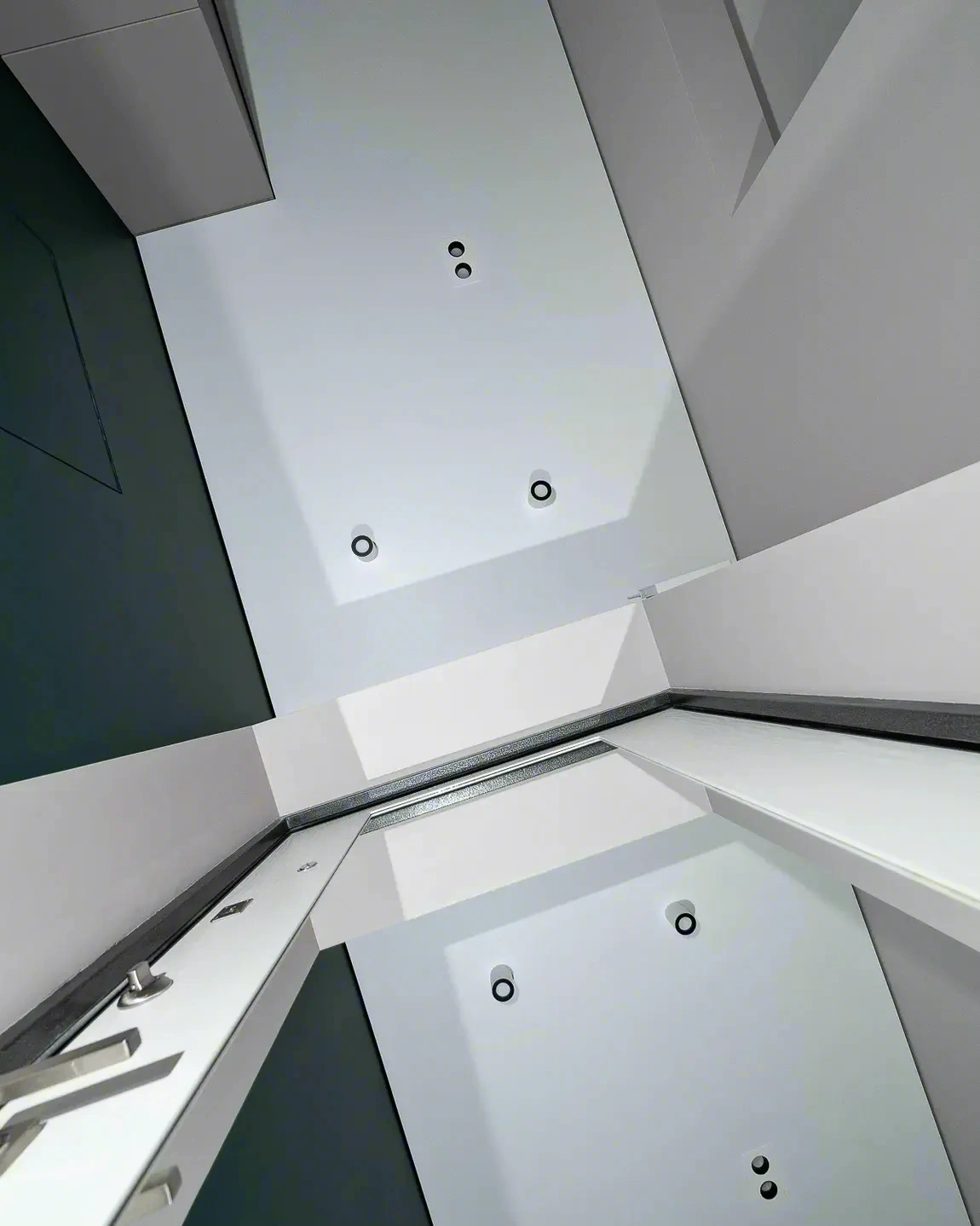 Теневой потолок в современном интерьере — Иркутск