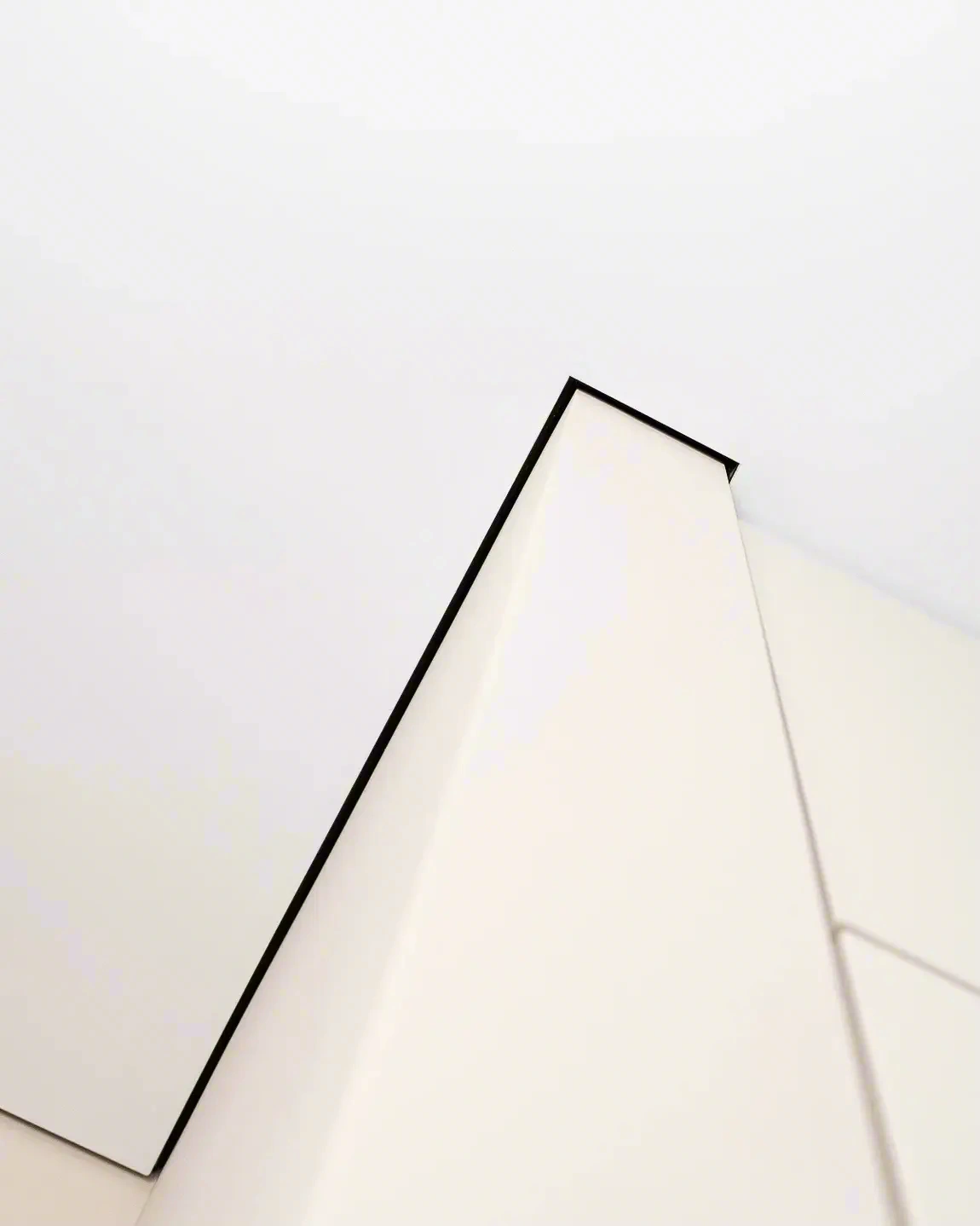 Теневой натяжной потолок — чёткий теневой зазор