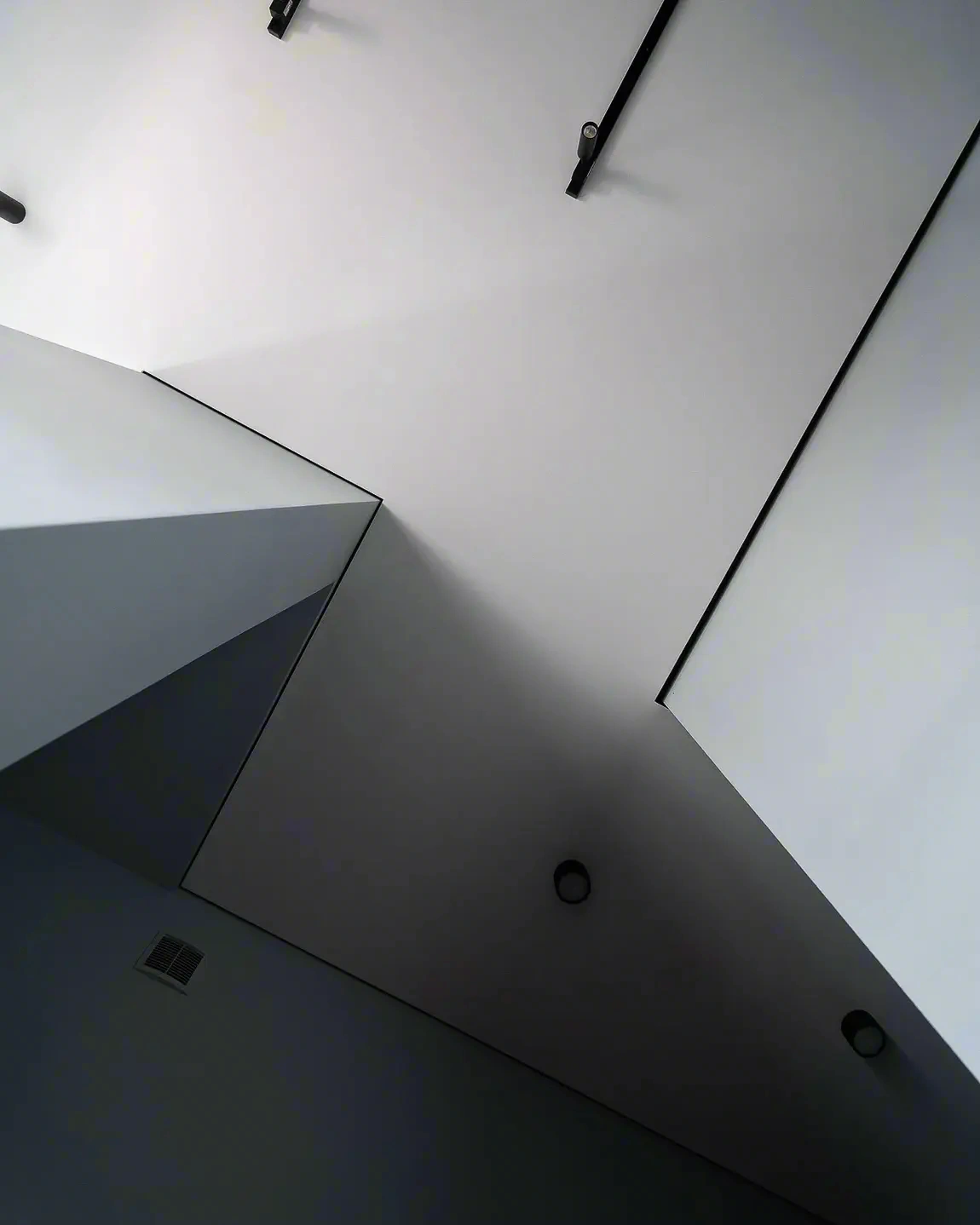 Теневой натяжной потолок в Иркутске — работа №43