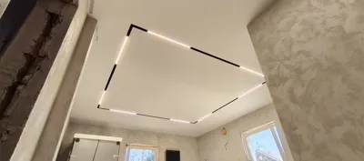 Трековое освещение на натяжном потолке — пример работы 7