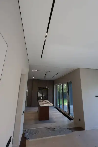 Натяжной потолок на кухне — пример 4