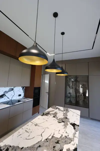 Натяжной потолок на кухне — пример 6