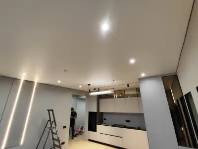 Натяжной потолок на кухне — пример 7