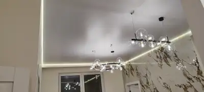 Натяжной потолок на кухне — пример 9