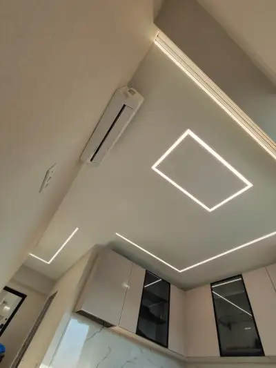 Натяжной потолок на кухне — пример 17