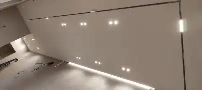 Натяжной потолок в прихожей