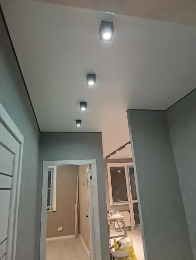 Натяжной потолок в прихожей — пример 3