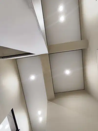 Натяжной потолок в прихожей — пример 4