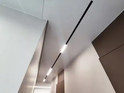 Натяжной потолок в прихожей — пример 9