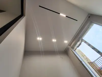 Натяжной потолок в прихожей — пример 11