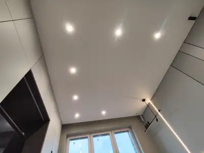 Натяжной потолок в спальне — пример 5