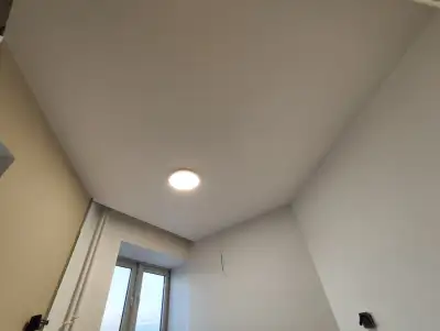 Натяжной потолок в спальне — пример 9