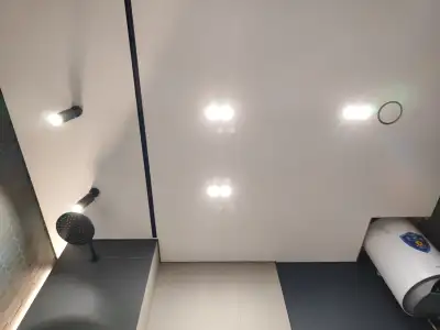 Натяжной потолок в ванной — пример 7