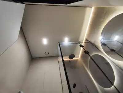 Натяжной потолок в ванной — пример 8