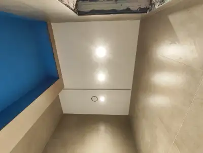 Натяжной потолок в ванной — пример 11