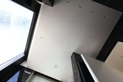 Натяжной потолок в ванной — пример 15