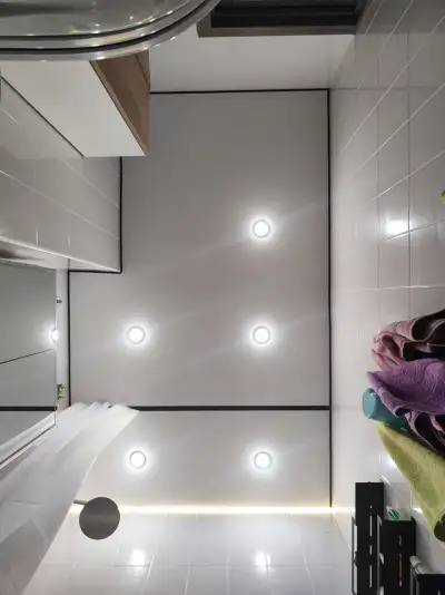 Натяжной потолок в ванной — пример 19