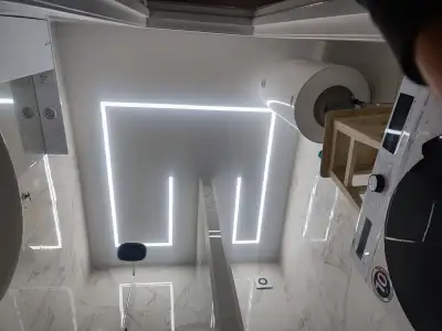 Натяжной потолок в ванной — пример 20