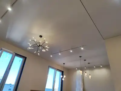 Натяжной потолок в загородном доме — пример 1