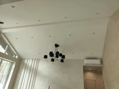 Натяжной потолок в загородном доме