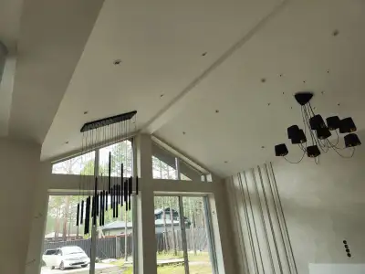 Натяжной потолок в загородном доме — пример 4