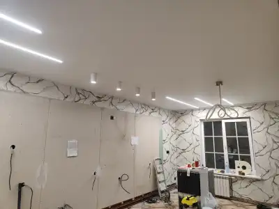 Натяжной потолок в загородном доме — пример 9