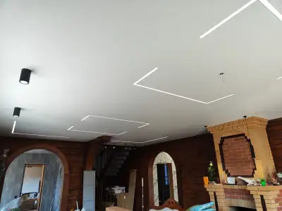 Натяжной потолок в загородном доме — пример 13